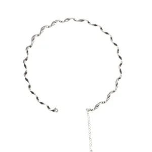 CHOKER RÍGIDO TORCIDO COM EXTENSOR  - BANHADO A RÓDIO BRANCO