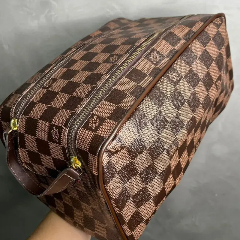 BOLSA NECESSAIRE REPLICA LV MARROM ZIPER DUPLO