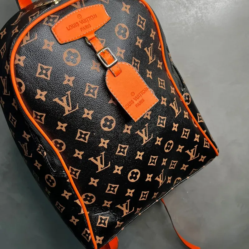 MOCHILA REPLICA LV MARROM COM LARANJA