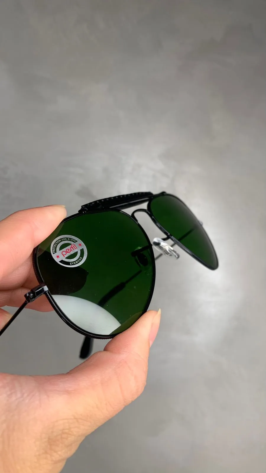 OCULOS MASCULINO AVIADOR ARMAÇÃO FERRO PRETO LENTE G15 DETALHE EM COURO, ASTE EM FERRO E COURO - LENTE NÃO POLARIZADA