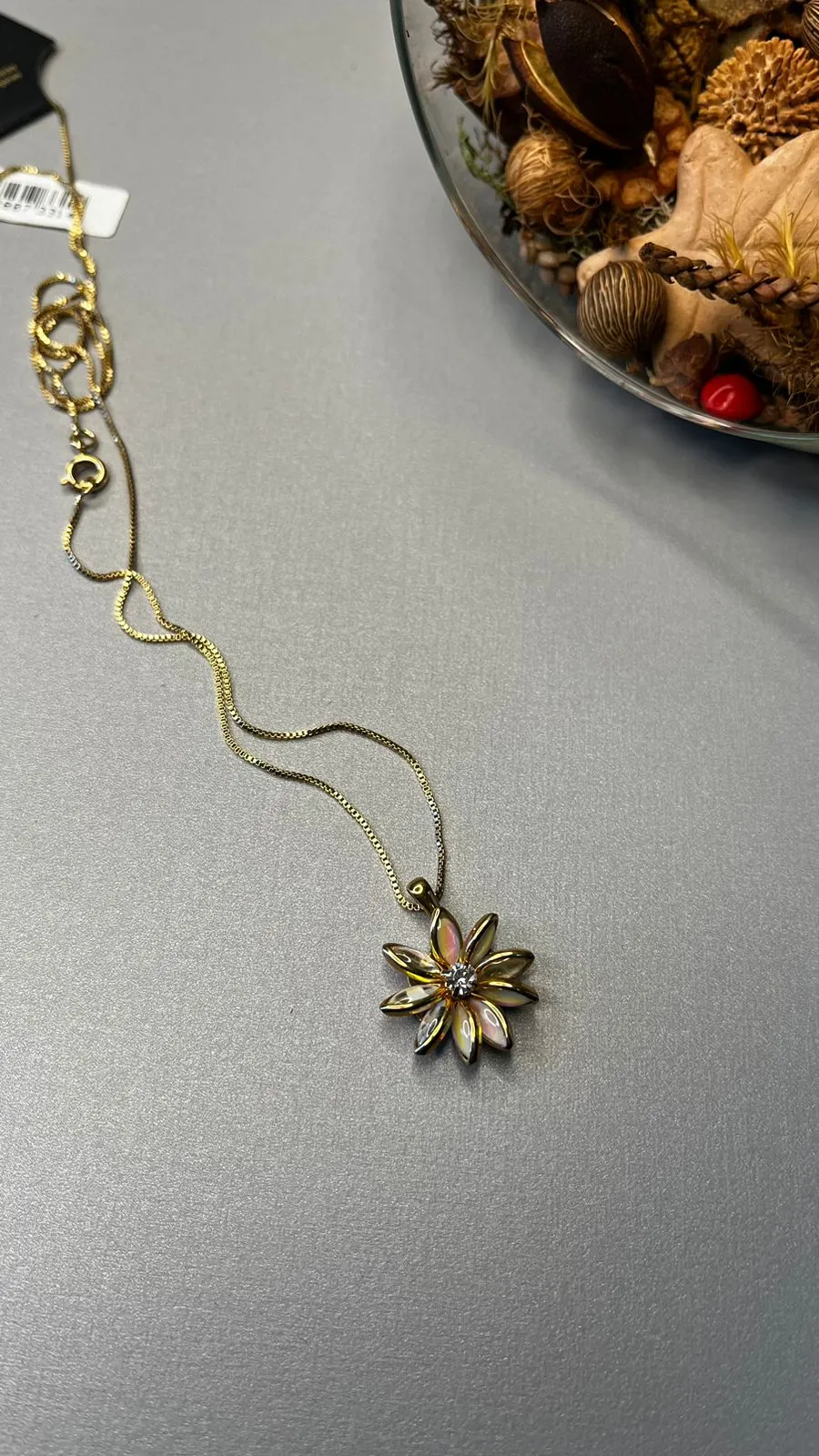 CORRENTE VEENZIANA COM FLOR DE LOTUS FRUTA-COR  -BANHADO A OURO 18K