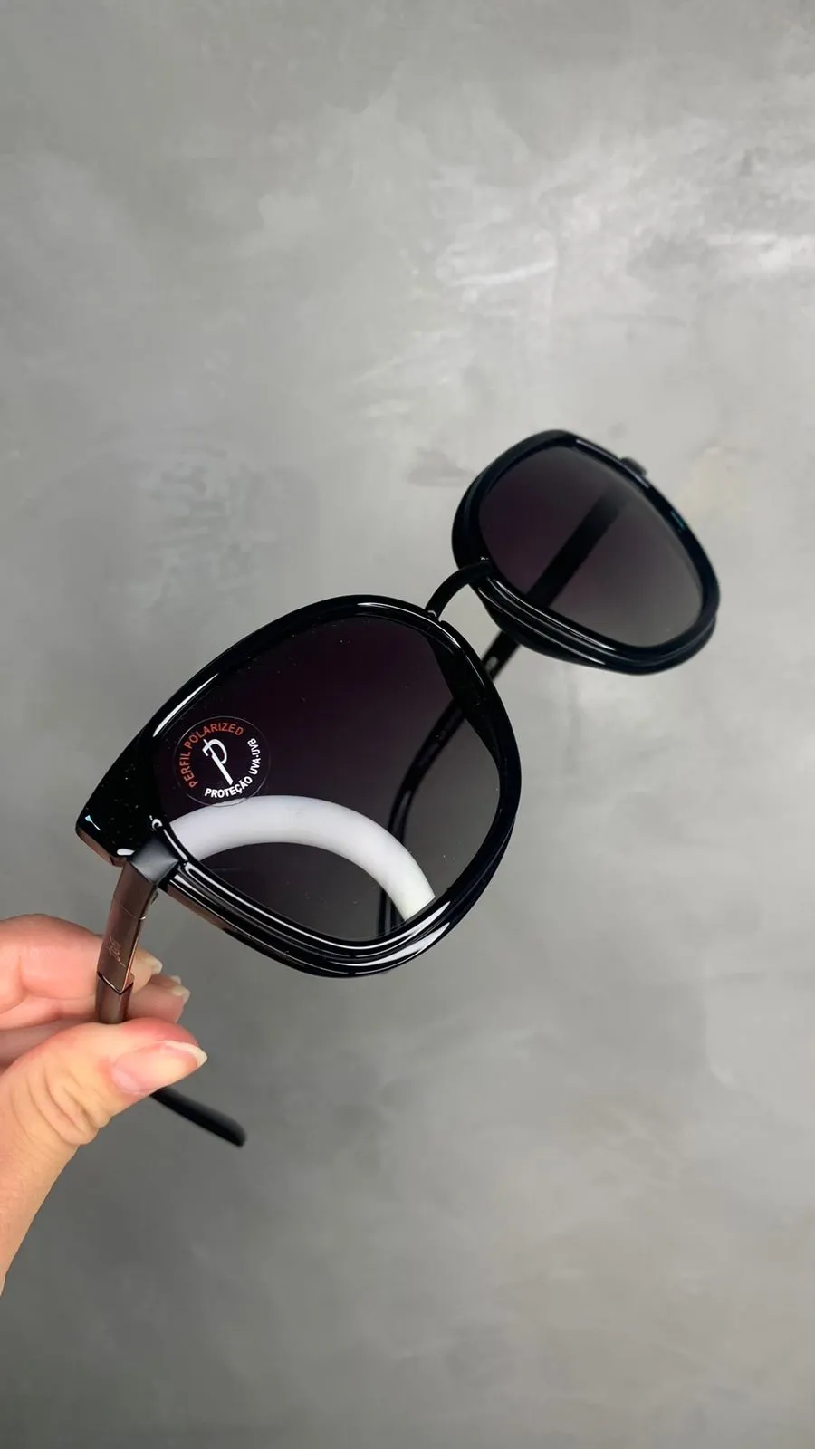 OCULOS FEMININO PRETO GATINHO -LENTE POLARIZADA