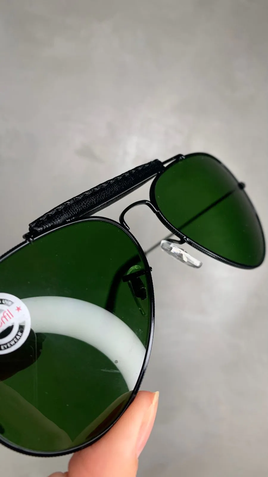 OCULOS MASCULINO AVIADOR ARMAÇÃO FERRO PRETO LENTE G15 DETALHE EM COURO, ASTE EM FERRO E COURO - LENTE NÃO POLARIZADA