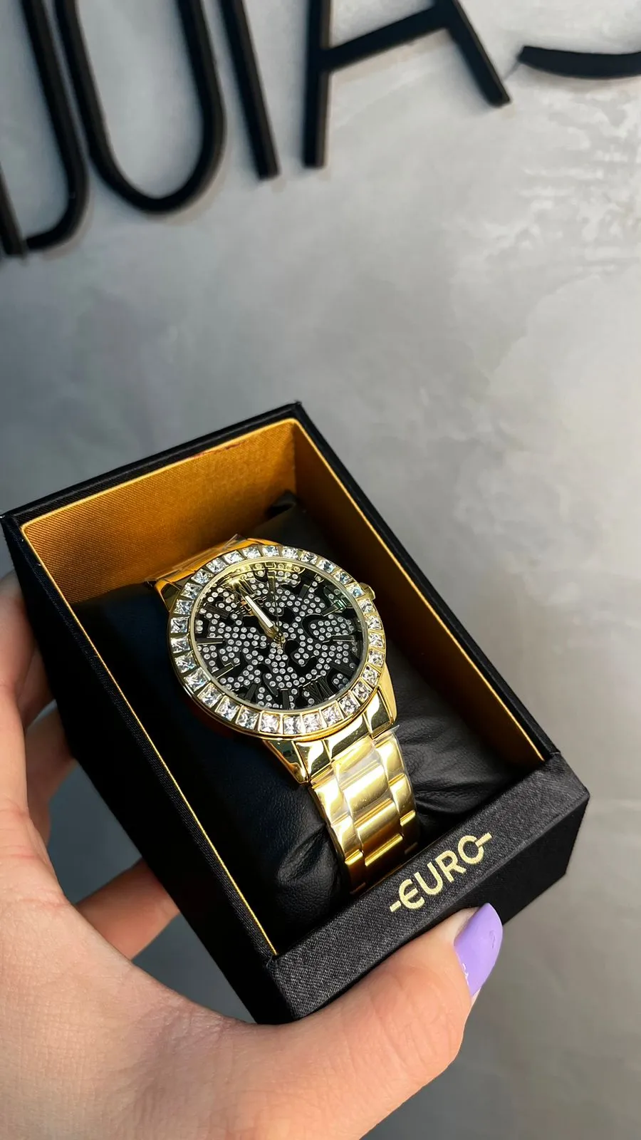 RELÓGIO EURO DOURADO COM INTERIOR ONÇA COM ZIRCONIA CRISTAL - COR OURO