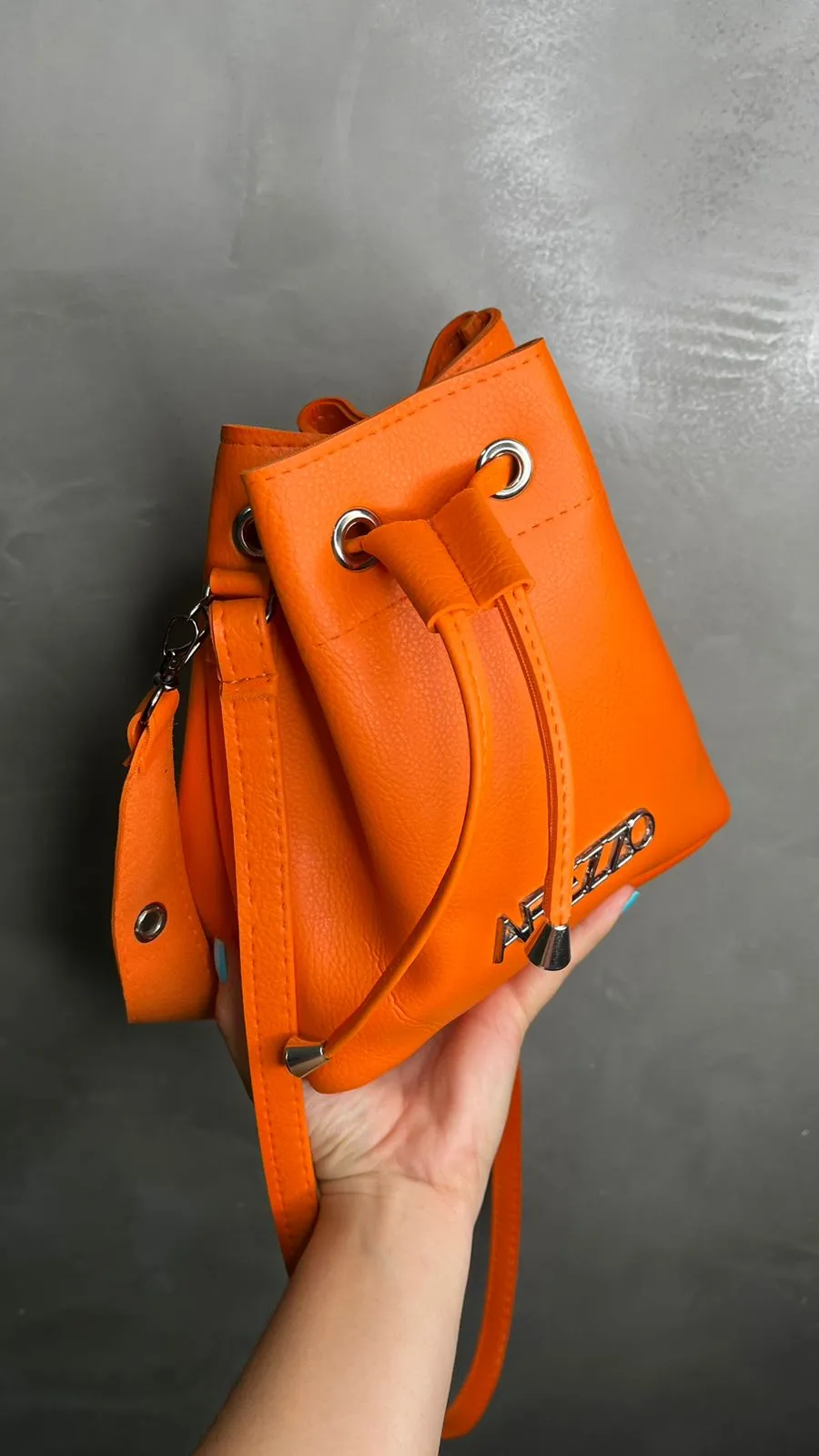 BOLSA REPLICA AREZZO SACO LARANJA COM ALÇA