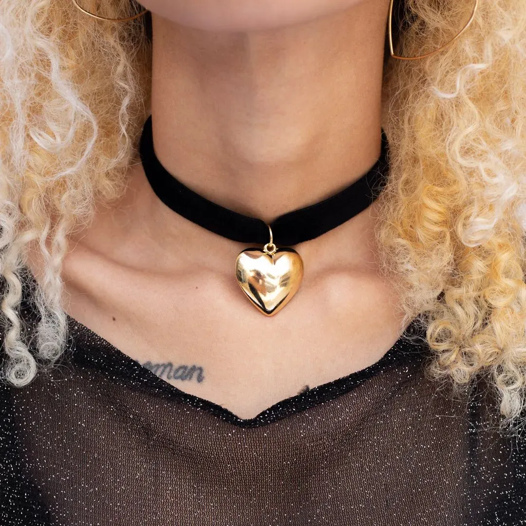 CHOKER DE PANO COM CORAÇÕES LISO E EXTENSOR - BANHADO A OURO 18K