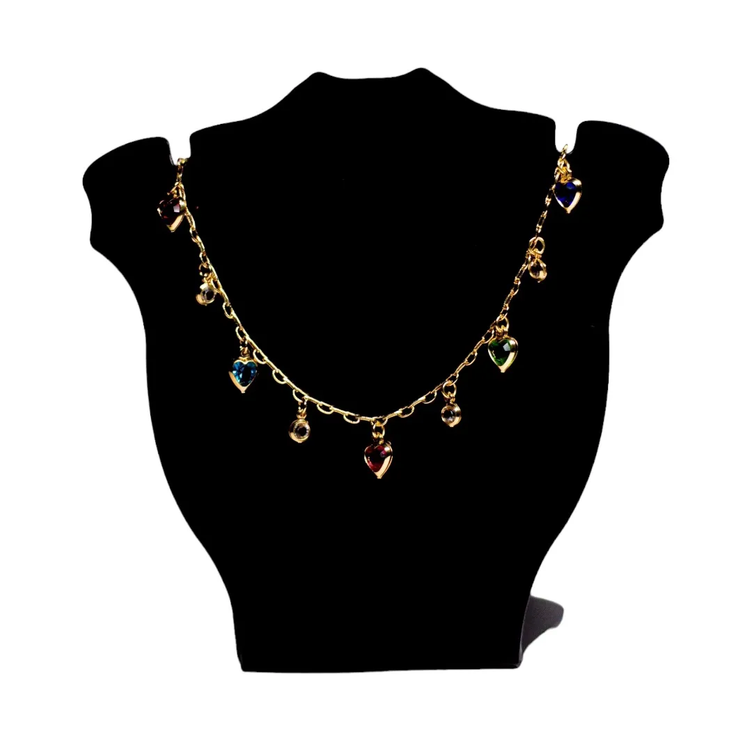 CHOKER ELO CARTHIE COM CORAÇÕES COLORIDOS PENDURADOS E BOLINHAS CRISTAIS COM EXTENSOR- BANHADO A OURO 18K