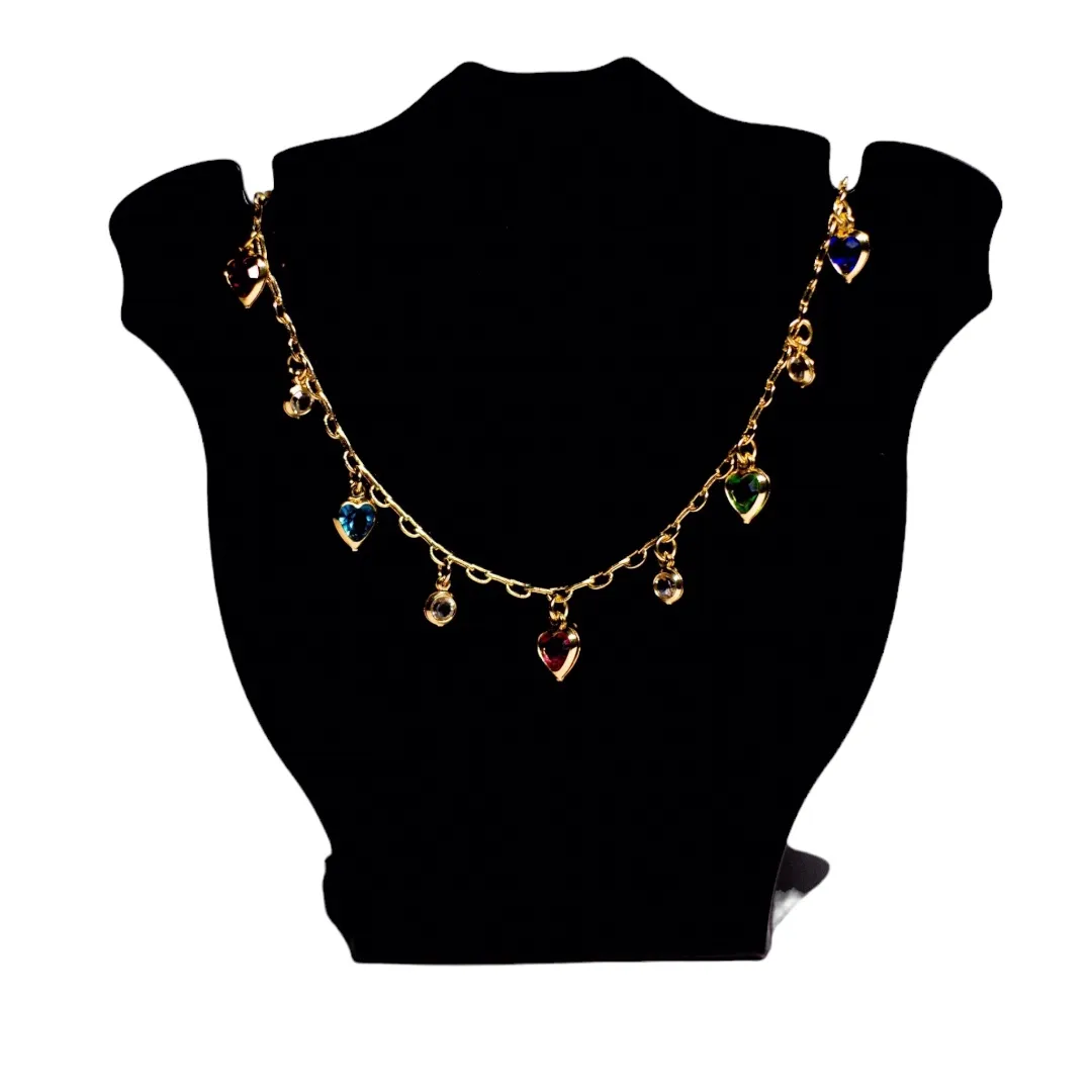 CHOKER ELO CARTHIE COM CORAÇÕES COLORIDOS PENDURADOS E BOLINHAS CRISTAIS COM EXTENSOR- BANHADO A OURO 18K