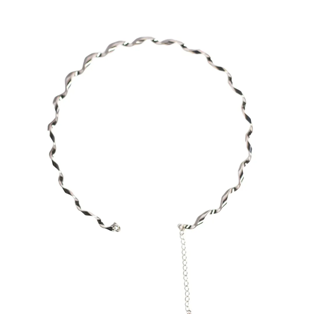 CHOKER RÍGIDO TORCIDO COM EXTENSOR  - BANHADO A RÓDIO BRANCO