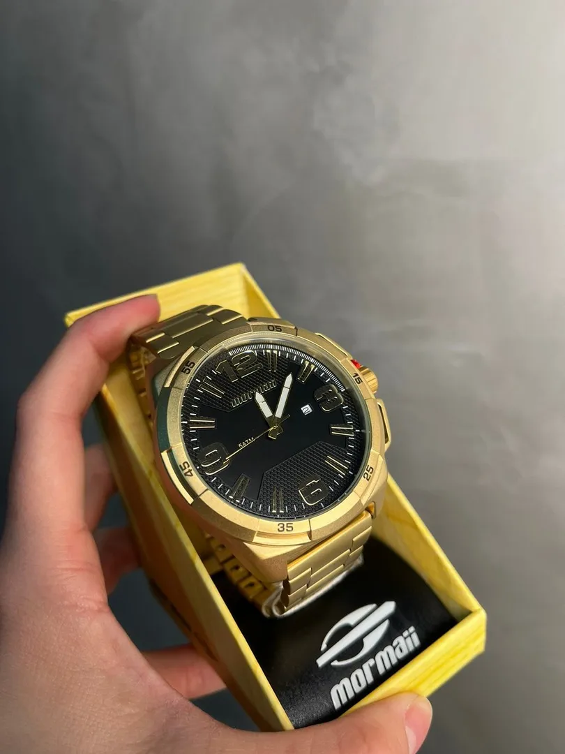 RELÓGIO MORMAII MASCULINO DOURADO COM INTERIOR PRETO PULSEIRA EM AÇO MO2115BP4P- COR DOURADA