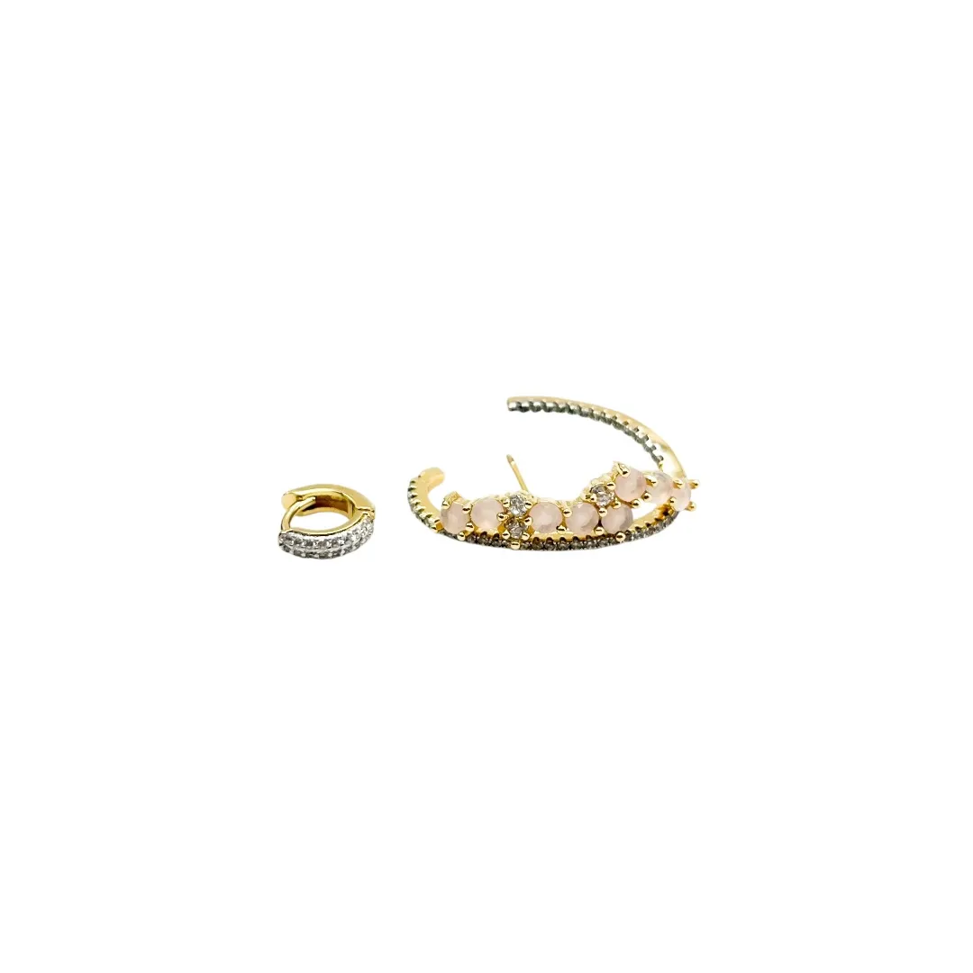 BRINCO CRAVEJADO ZIRCONIA CRISTAL COM ZIRCONIA ROSE LEITOSA DISTORCIDA, E ARGOLINHA CRISTAL - BANHADO A OURO 18K