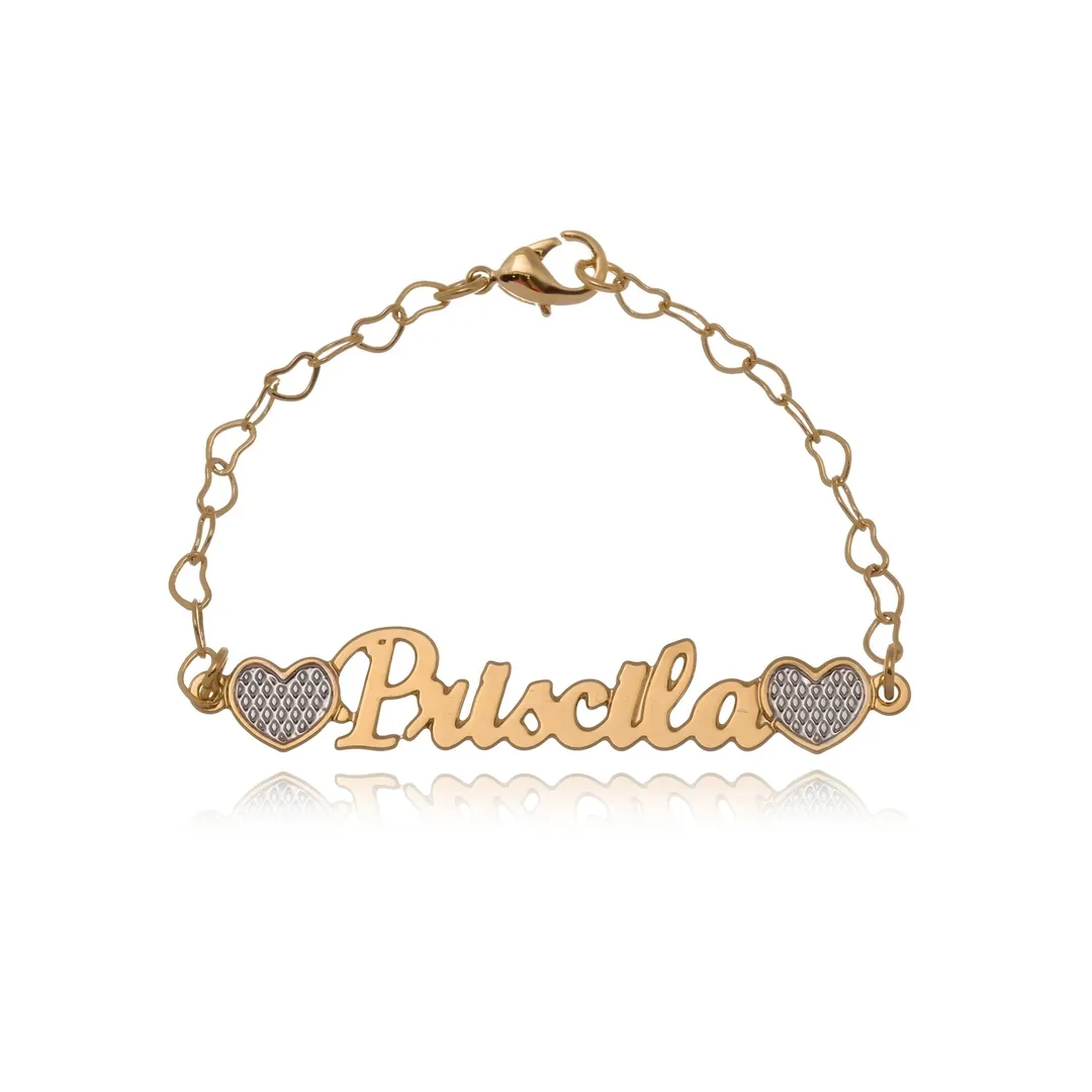 PULSEIRA PERSONALIZADA CORRENTE CORAÇOES COM NOME SIMPLES ECORAÇOES LATERAIS COM APLICAÇÃO EM RODIO BRANCO  - BANHADA A OURO 18K