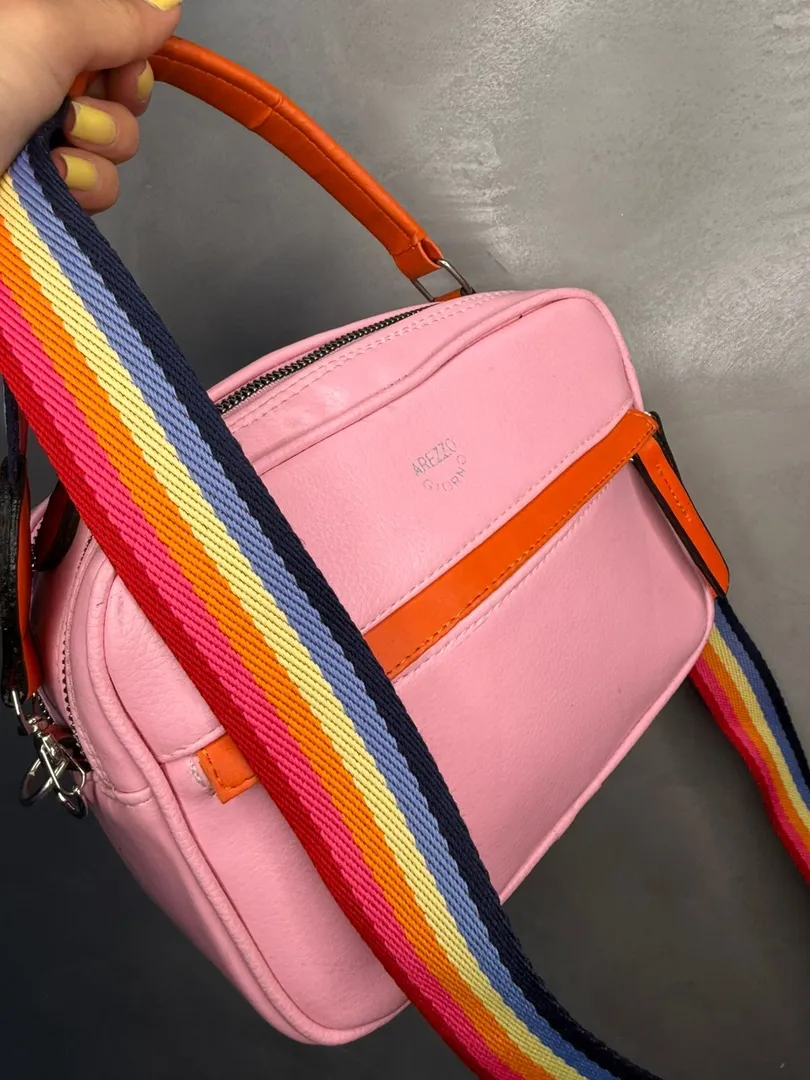 BOLSA REPLICA AREZZO COURO SINTETICO ROSA BEBE E LARANJA COM ALÇA COLORIDA