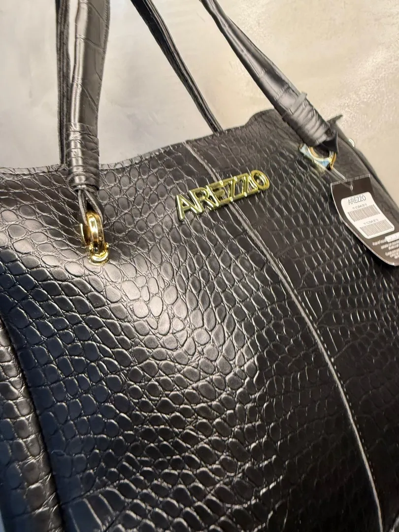 BOLSA REPLICA AREZZO PRETA COURO DE COBRA SINTETICO PRETO C/ ALÇA